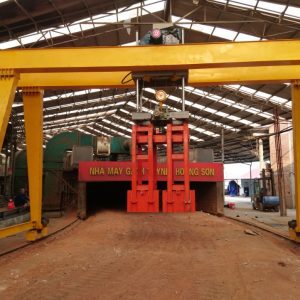 Kẹp gạch mộc lắp trên cổng